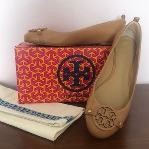 New in box - Tory Burch Gabriel flat in Tiramisu
